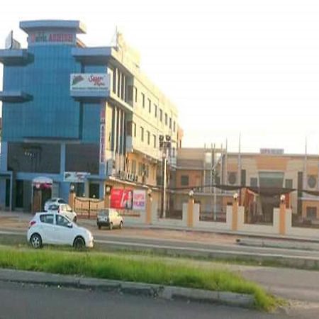 Hotel Ashish Continental Phagwāra Екстериор снимка