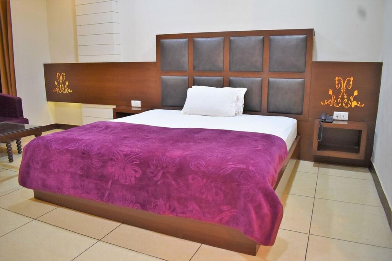 Hotel Ashish Continental Phagwāra Екстериор снимка