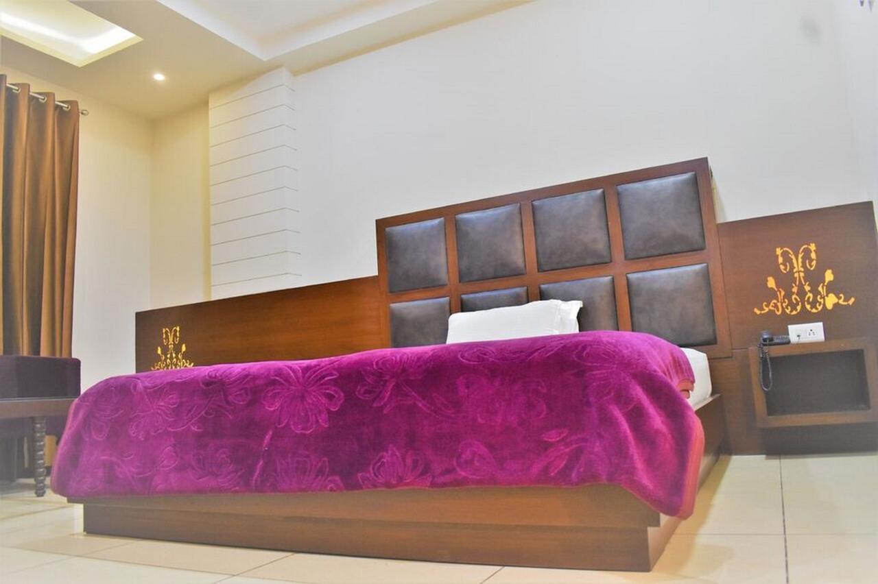 Hotel Ashish Continental Phagwāra Екстериор снимка