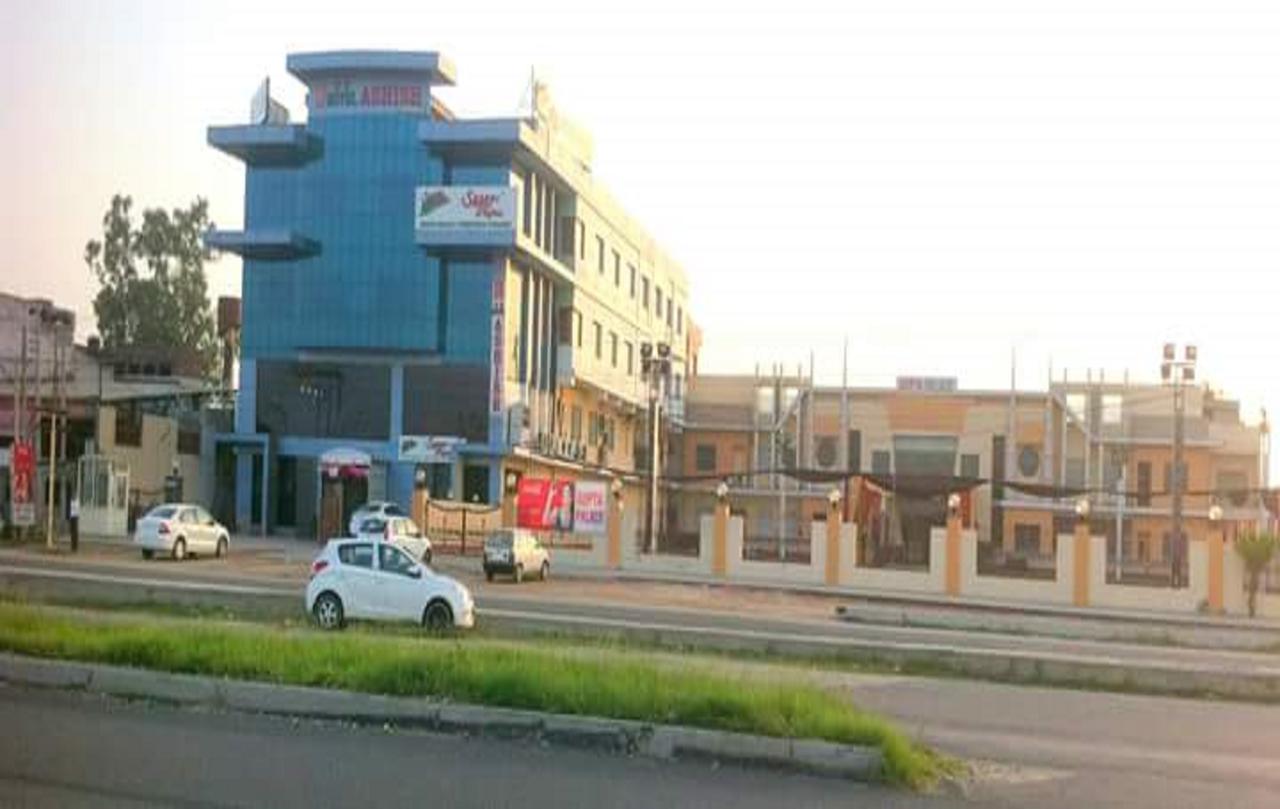 Hotel Ashish Continental Phagwāra Екстериор снимка